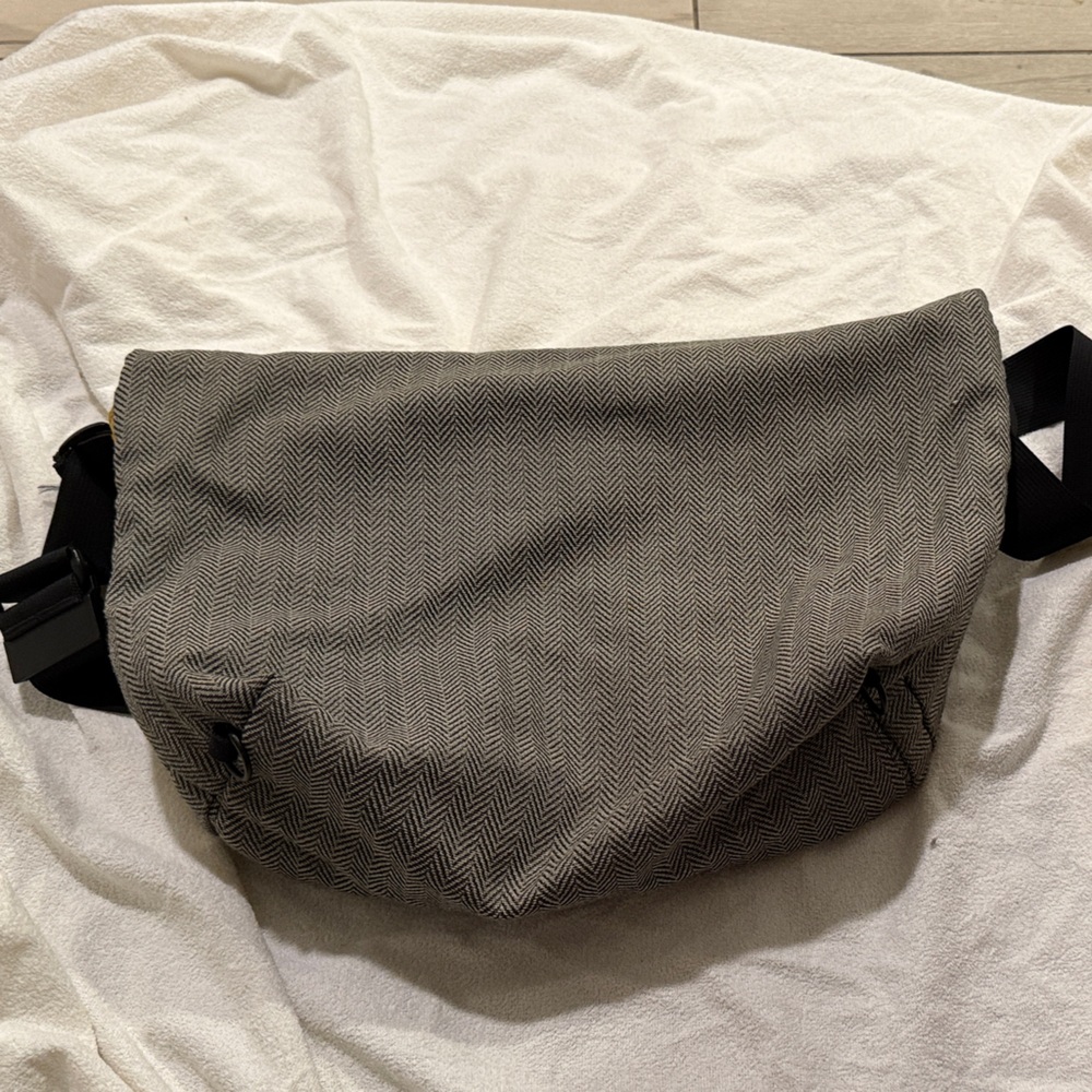 Rigshaw Gray Herringbone Messenger Bag with Yellow Interior - Picture 4 of 6